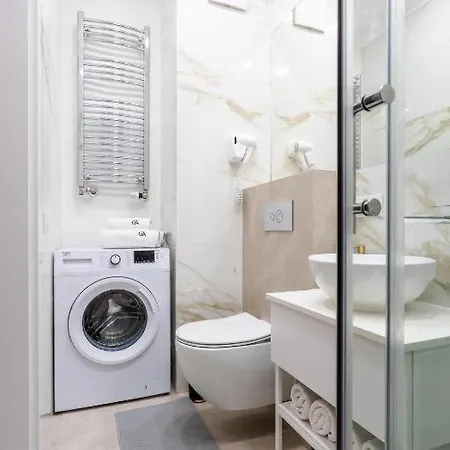 Close Apartment *