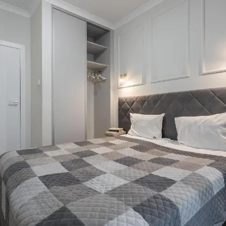 Close - Urban Chic- Mennica - Center - For 15 Guests *