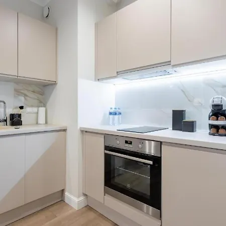 Close - Urban Chic- Mennica - Center - For 15 Guests