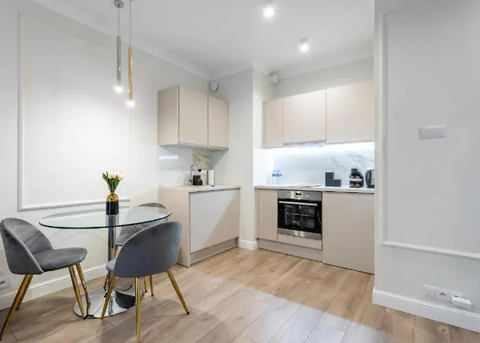 Close - Urban Chic- Mennica - Center - For 15 Guests * ורשה