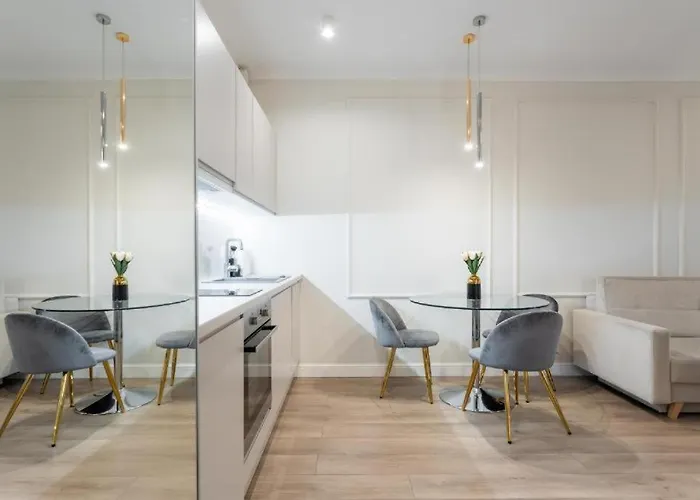 Close - Urban Chic- Mennica - Center - For 15 Guests * ורשה