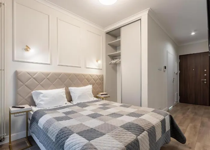 Close - Urban Chic- Mennica - Center - For 15 Guests * ורשה