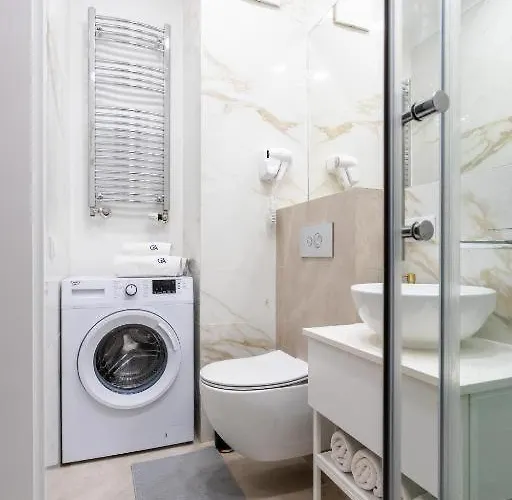 Close - Urban Chic- Mennica - Center - For 15 Guests דירה *